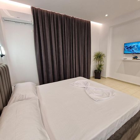 Feniks Hotel Ksamil Eksteriør billede