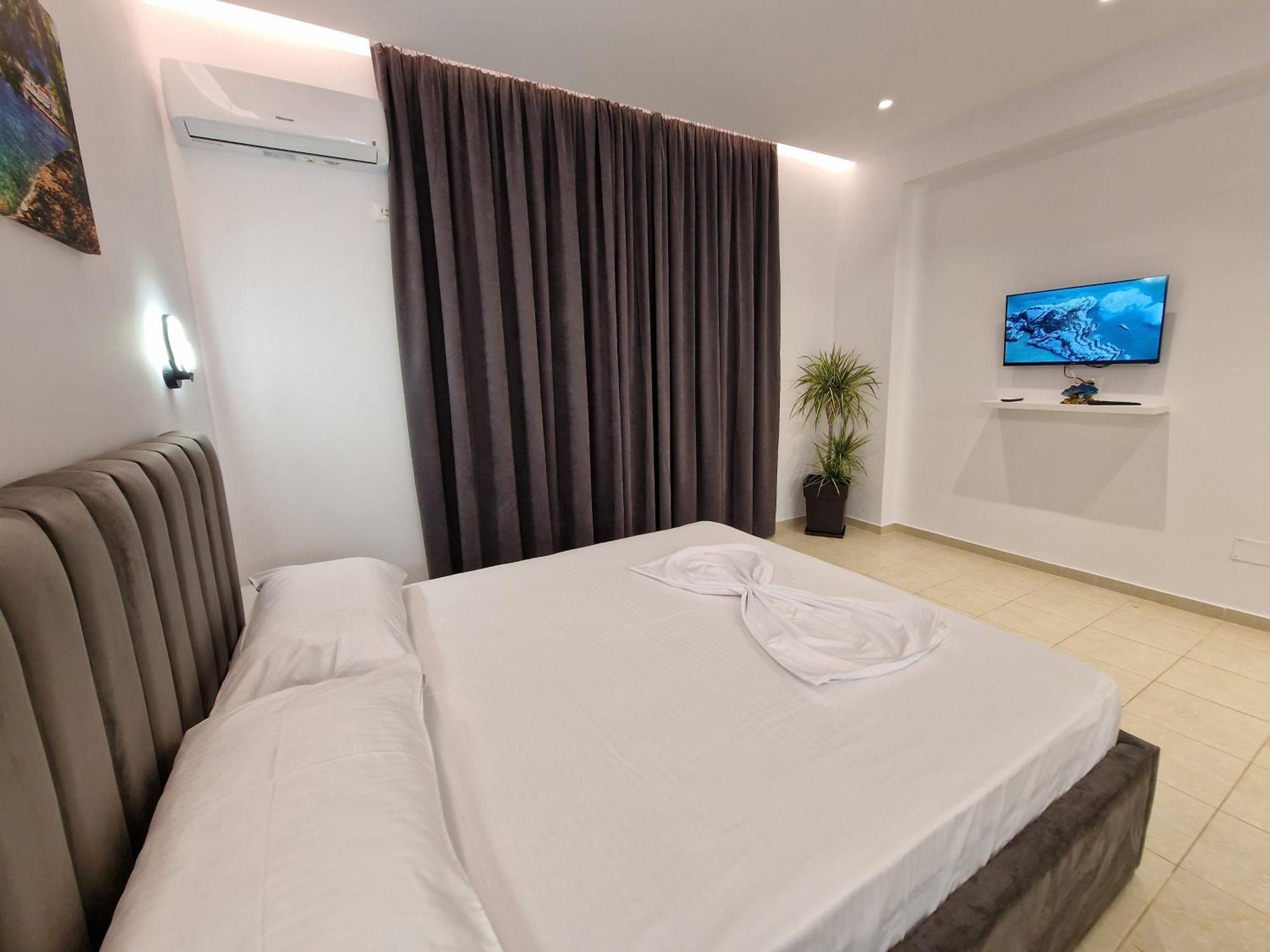 Feniks Hotel Ksamil Eksteriør billede