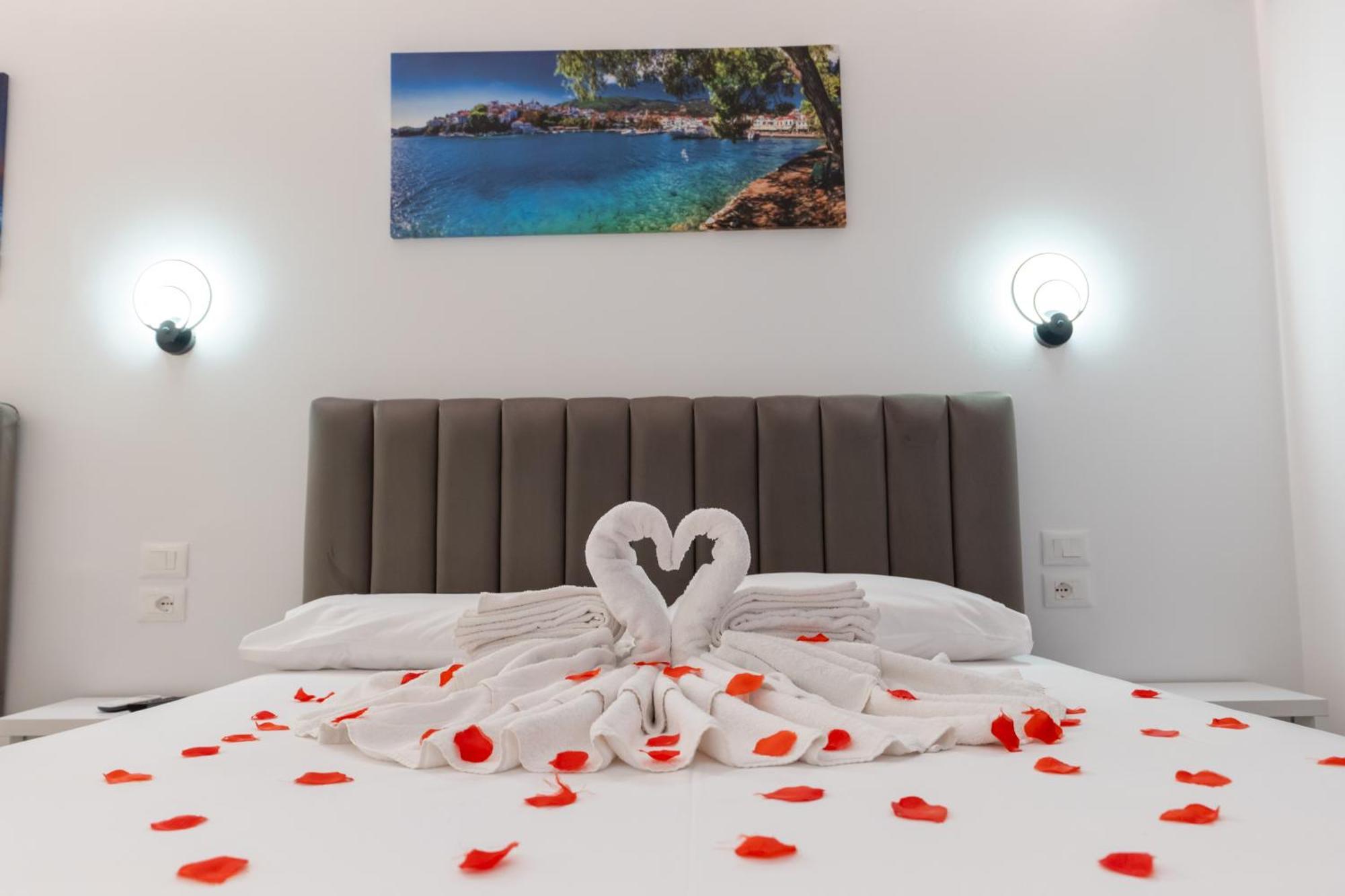 Feniks Hotel Ksamil Eksteriør billede