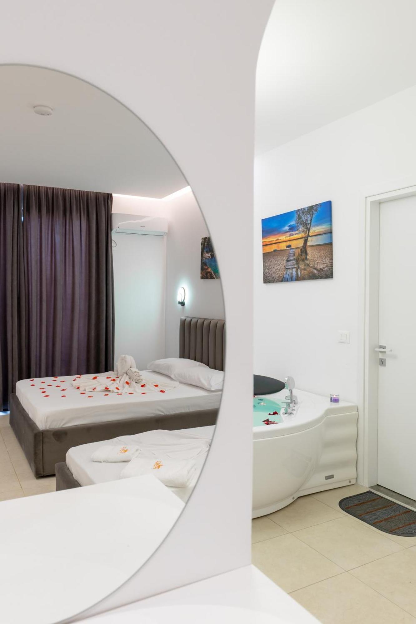 Feniks Hotel Ksamil Eksteriør billede